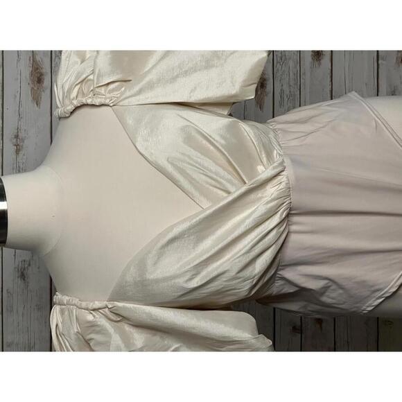 Pretty Little Thing Plus cream matte satin extreme puff sleeve bodysuit Size 20 - Picture 2 of 6